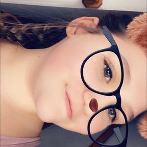 Meet your Posher, Madalyn